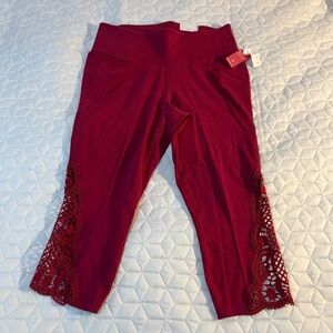 Lane Bryant Livi Active Embroidered Capri Leggings Women's Size 14/16